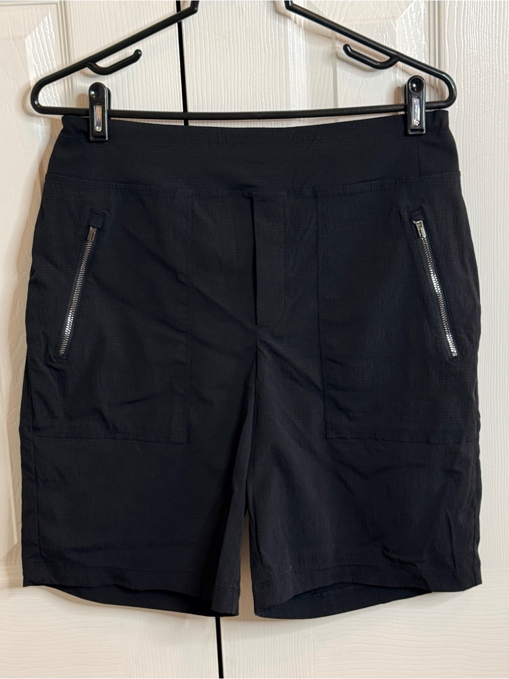 Athleta Trekkie North Mid-Rise Bermuda Shorts Black Size 8 Like New